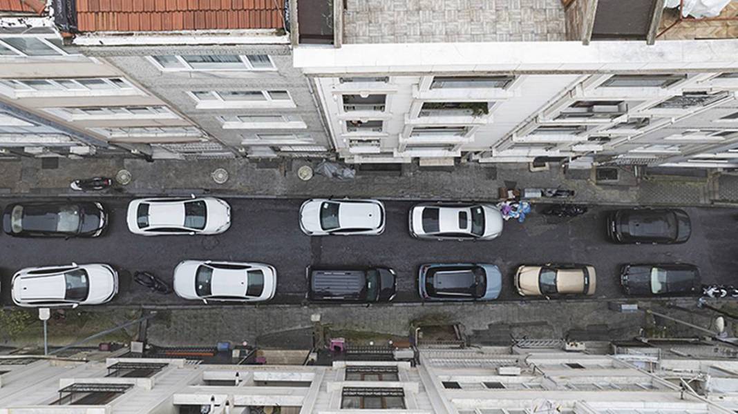 Kaldırımlar tamamen istila edildi: İstanbul'da her 6 araca 1 park yeri düşüyor 34